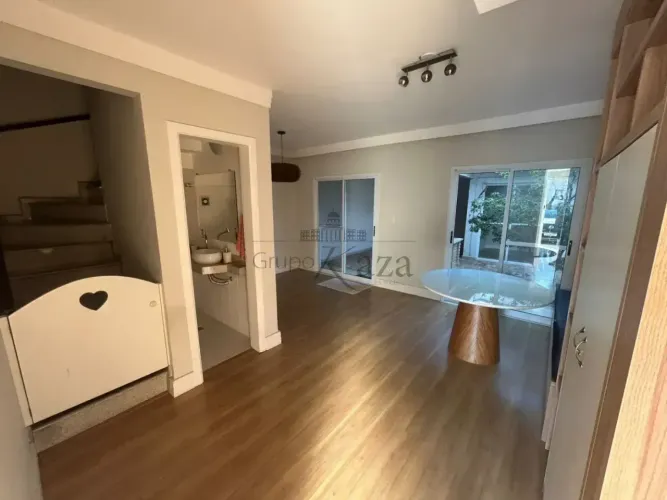 LINDA Casa Condomínio Residence Club Villa Branca em Jacareí com 3 Dormitórios.