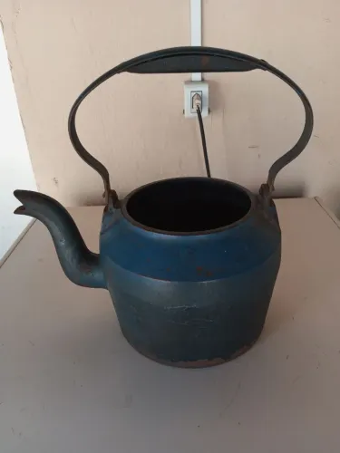 Chaleira Grande Antiga em Ferro Fundido