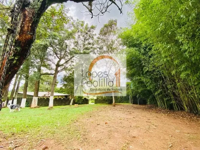 Bela chácara com muita área verde! Ideal para condomínio Vila!