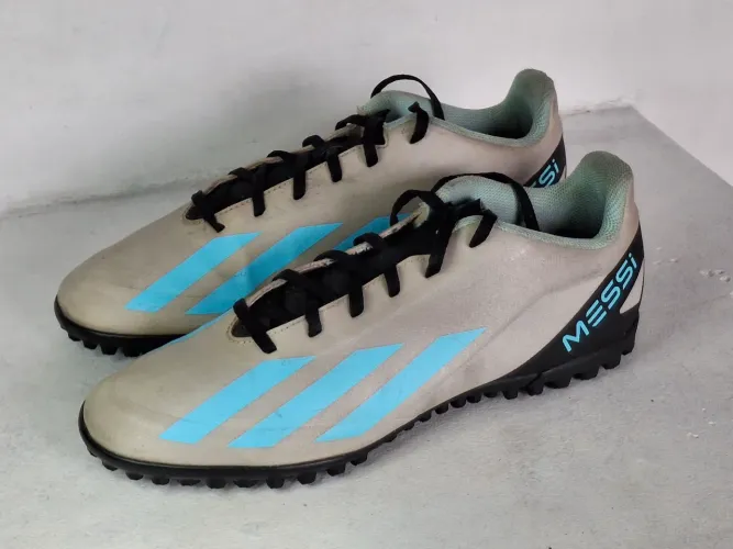 Chuteira adidas messi