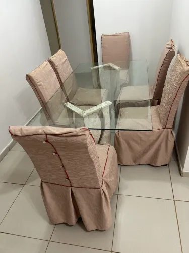 Vendo mesa retangular de jantar com 6 cadeiras