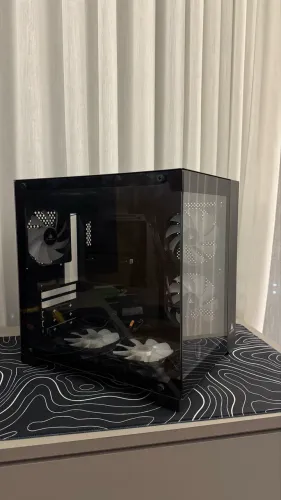 Gabinete mid tower com 6 coolers já instalados