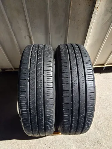 Par de pneus Kumho 175/65 R14"- Aceito Cartão