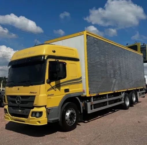 Mb Atego 2426 6x2 2018 teto alto com baú