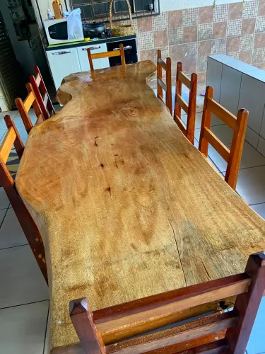 Mesa com 8 cadeiras