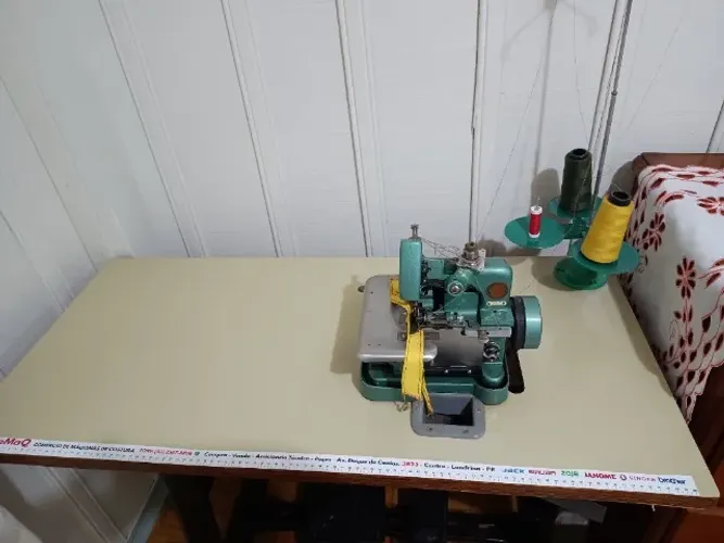 Máquina de costura Chinezinha Usada