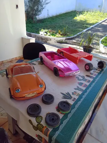Dei uma limpeza no meu soto e encontrei esses brinquedos antigos no estado carrinhos da ba