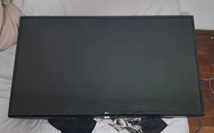 Smart TV 43pol. LED LG *levemente azulada*