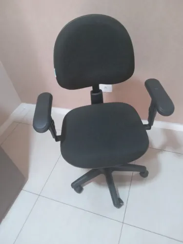 Vendo Cadeira giratória de escritório