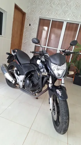 Moto CB 300
