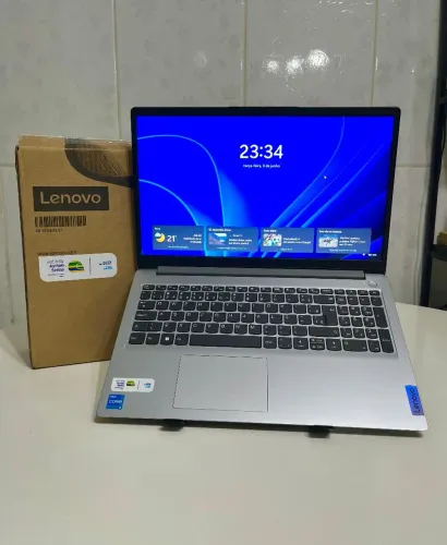 NOTEBOOK LENOVO COM CAIXA, 12 GERAÇÃO, 8GB RAM, 256SSD - EM ÓTIMO ESTADO
