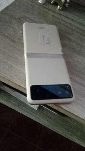 Celular Motorola razard 40 