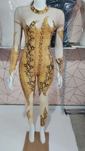 Macacão artístico tamanho único 30,00