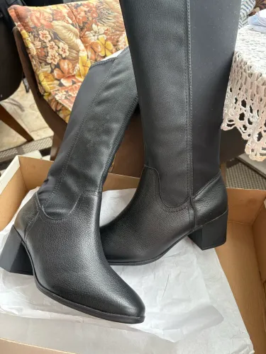 Bota de couro cano longo!