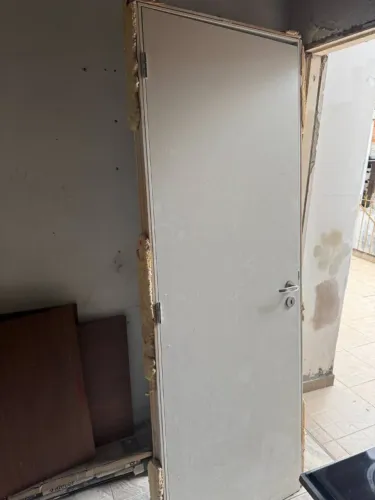 Porta Pronta Completa 72cm (Não Precisa Pintar) - Com Batente e Fechadura