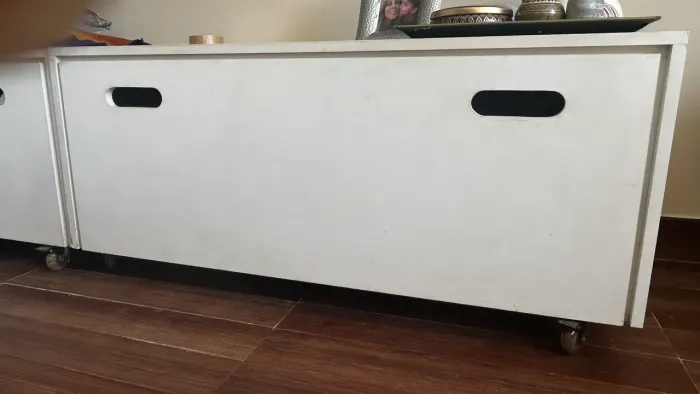 Gavetão / baú branco de mdf com rodinhas (L: 1.00, A: 0/45, P: 0.47)