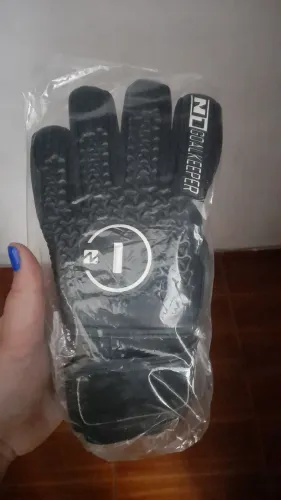 Luvas de goleiro infantil nova e ótima qualidade