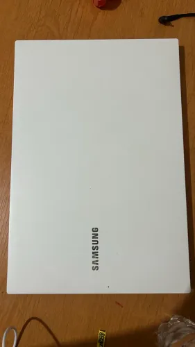 Notebook Samsung Book E30