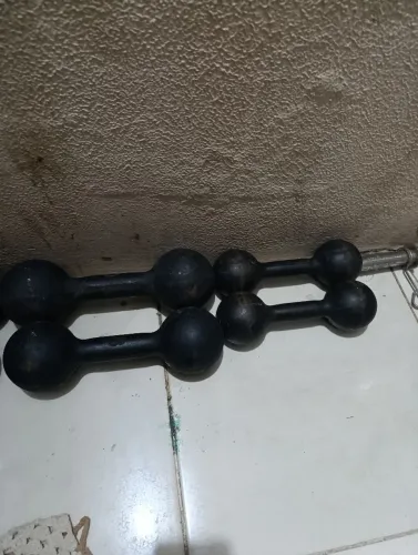 VENDE-SE 100KG DE ANILHAS E ALTERES E 2 BARRAS INOX DE ACADEMIA