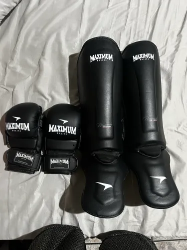 Kit maximum, caneleira muay thai e luvas mma