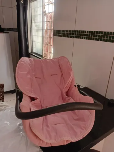 Bebê conforto + lençol novo+ porta mamadeira