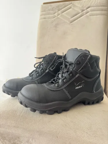 Bota miuri