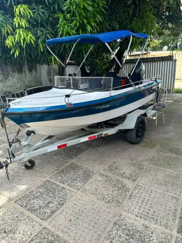 Barco em bom estado 
