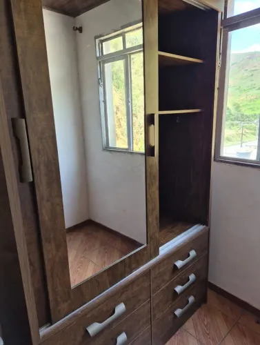 Guarda Roupa 2 portas + cama solteiro  + 02 colchões 