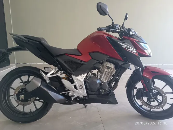 Vende se CB300 único dono baixa km tudo em dia!