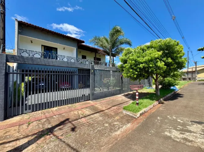 Sobrado à Venda e para locação com 5 Quartos no Residencial Alcantara, Próximo à Avenida W