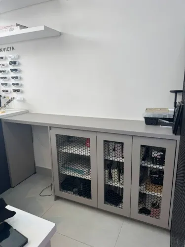Balcão Expositor de Apoio/Armazenamento MDF e Metal - Até 10x