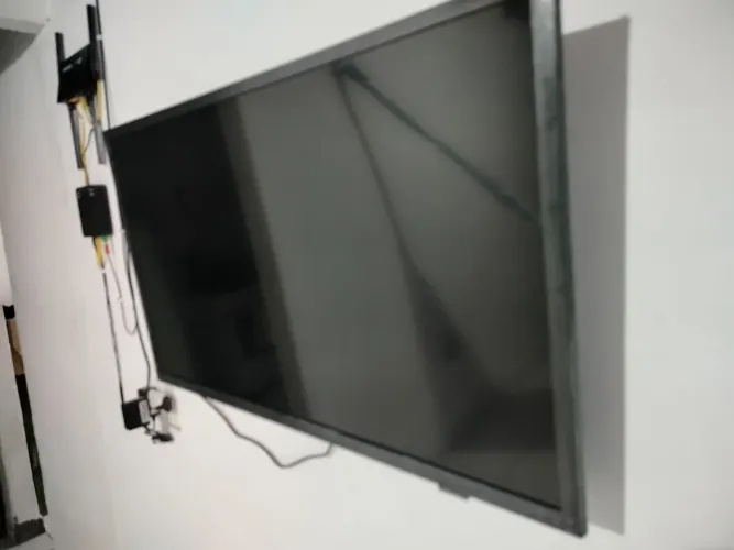 TV nova em boas condições