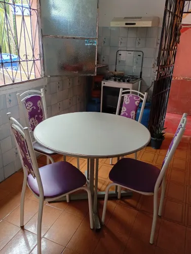 Mesa com 4 cadeiras