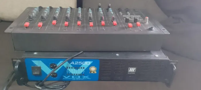 Amplificador e mesa de som