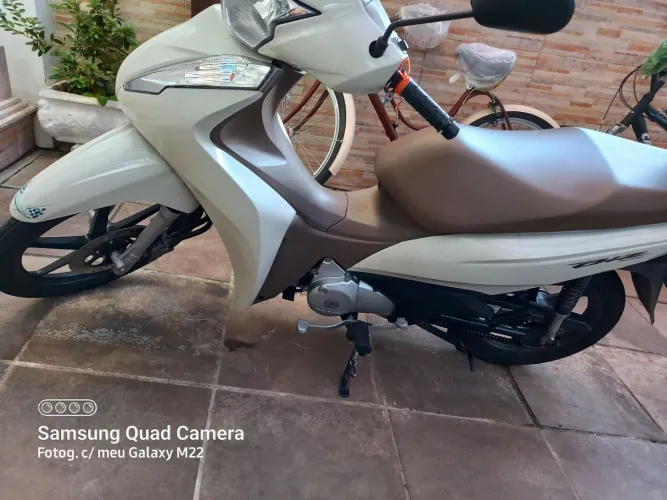 Moto pouco uso de garagem vendo fip