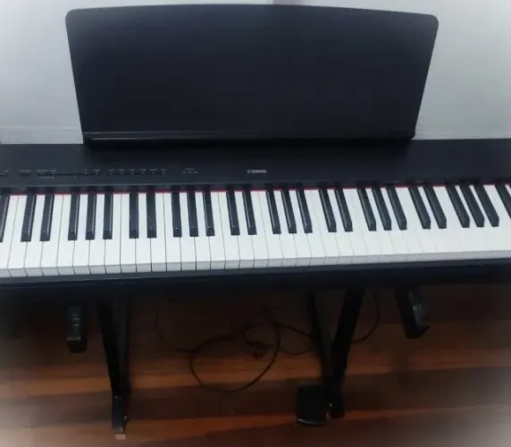 Vendo Piano Digital Yamaha P225B - Seminovo