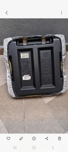 Vendo um acento para crianças de lavação do banco de automóveis