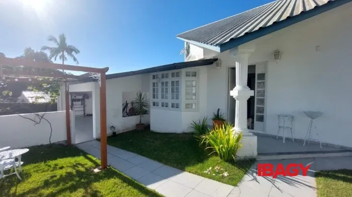 Excelente Casa 4 dormitório(s) em Centro - Florianópolis