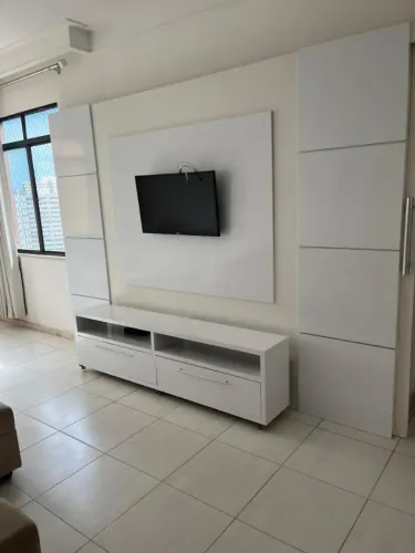 Divido apartamento com mulher