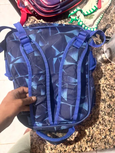 Vendo duas bolsas infantil masculina