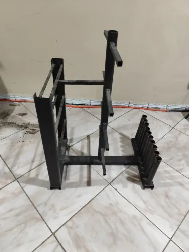 Suporte de ferro para barras halteres e anilhas aceito cartão de crédito