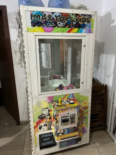 Vendo grua de pelúcia