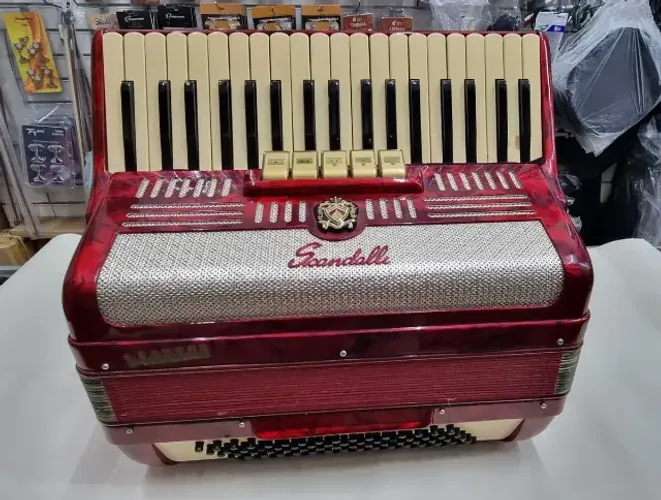 Acordeon Scandalli Italiana 80 Baixos Vermelha