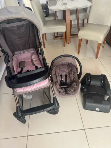 Carrinho de bebê + bebê conforto + base Galzerrano