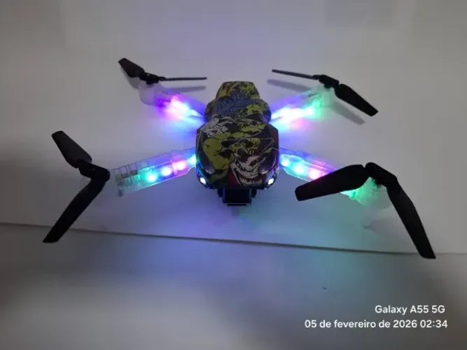 Drone D5 Pro Coringa Câmera 4K HD LED RGB Dobrável 2 Baterias + Acessórios