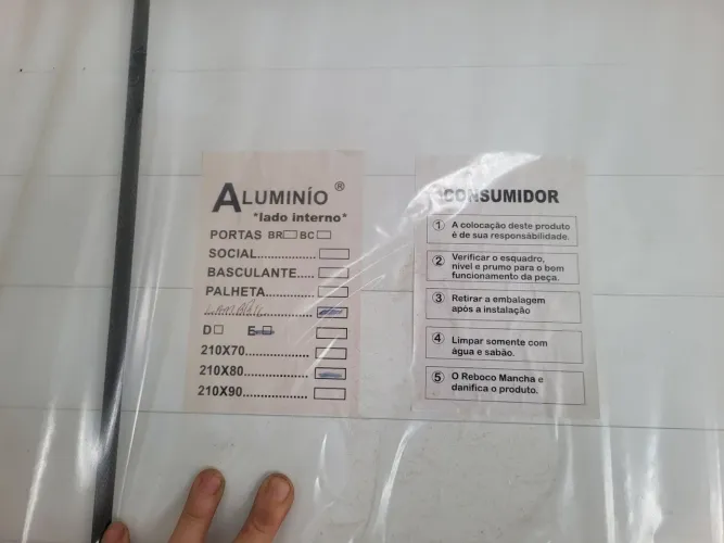 Porta lambril de alumínio 2,10 x 80 lado esquerdo