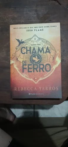 Livro Chama De Ferro - Rebecca Yarros