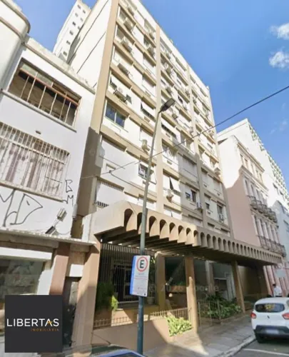Apartamento no Centro de 2 dormitórios dependência DESOCUPADO