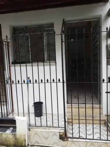 VENDO OU ALUGO CASA COM UM QUARTO NO POLITEMA
