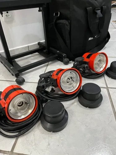 Conjunto de flash 3 tochas Mako com gerador 2404.